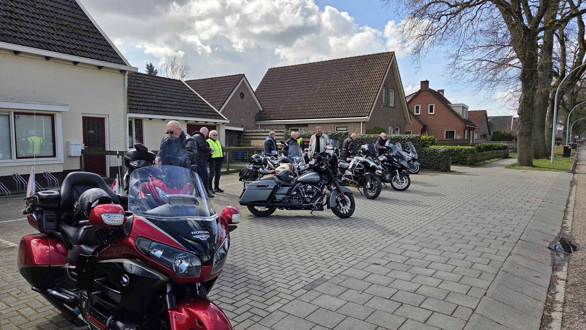 1c63ee14-c832-4bc3-aaa6-14ec33d137f3 1c63ee14-c832-4bc3-aaa6-14ec33d137f3